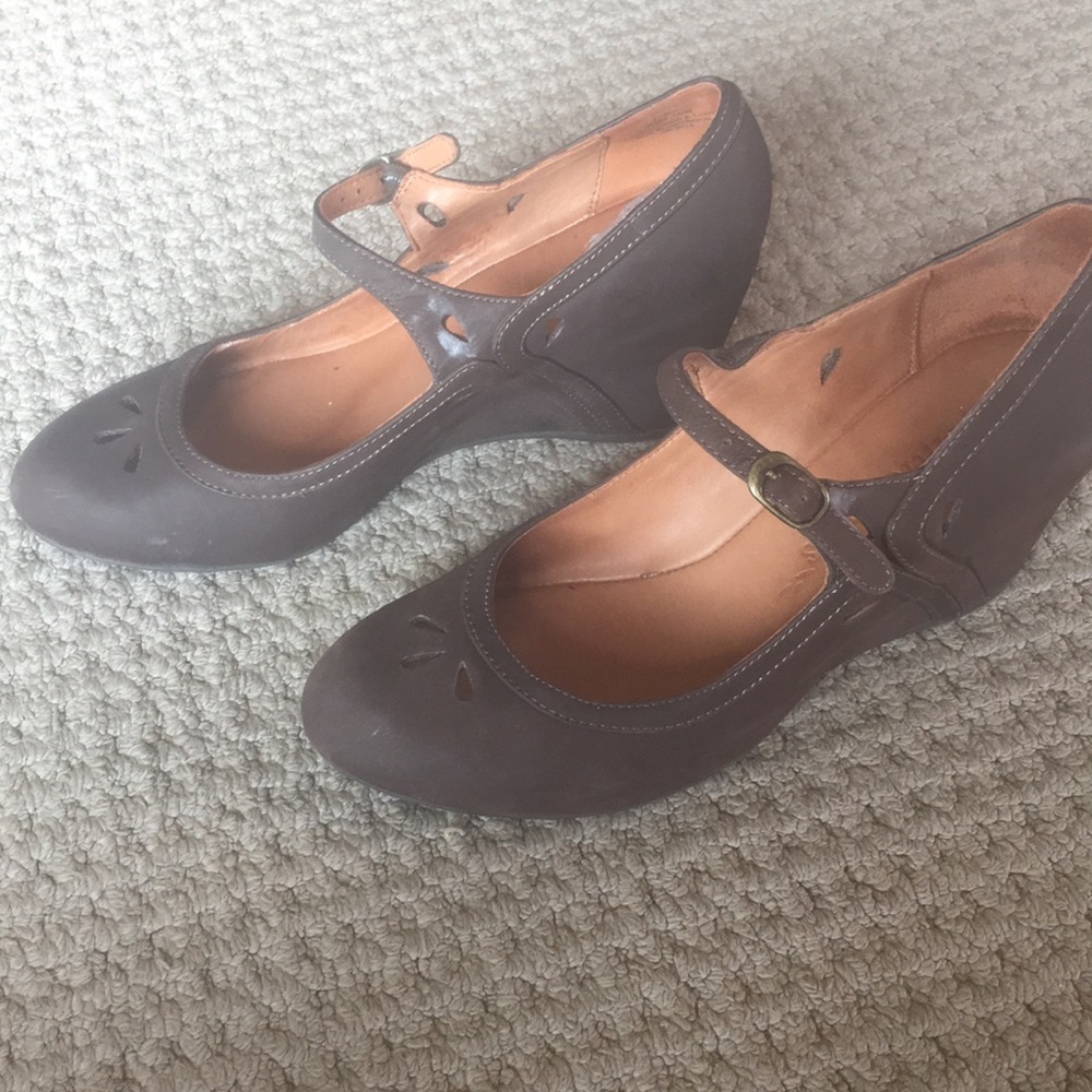 Gentle souls size 7.5 brown leather wedges